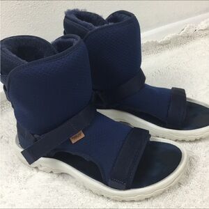 TEVA UGG Collaboration Hybrid Fuzzy Boot Sandals M8/W10